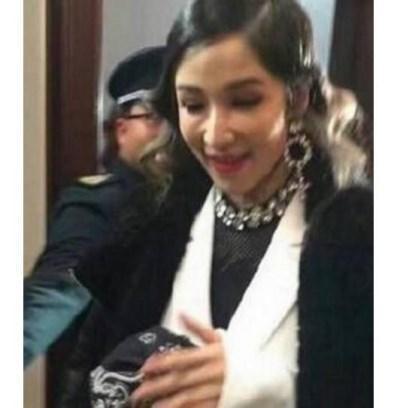 變臉天后蕭亞軒整容失敗...！近照曝光已是面目全非，不忍直視！！