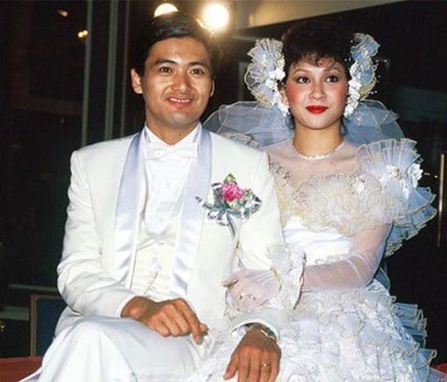 周潤發的兩任妻子同樣60歲，現任身家幾十億，前妻破產復出養家