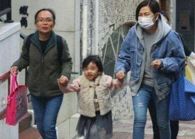 楊冪劉愷威女兒小糯米近照曝光，如今居然長成這樣，網友：楊冪果然沒整容過～