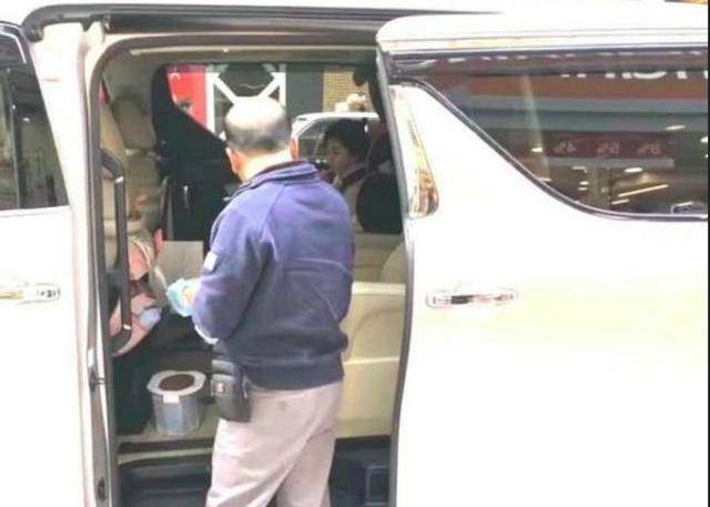 楊冪劉愷威女兒小糯米近照曝光，如今居然長成這樣，網友：楊冪果然沒整容過～