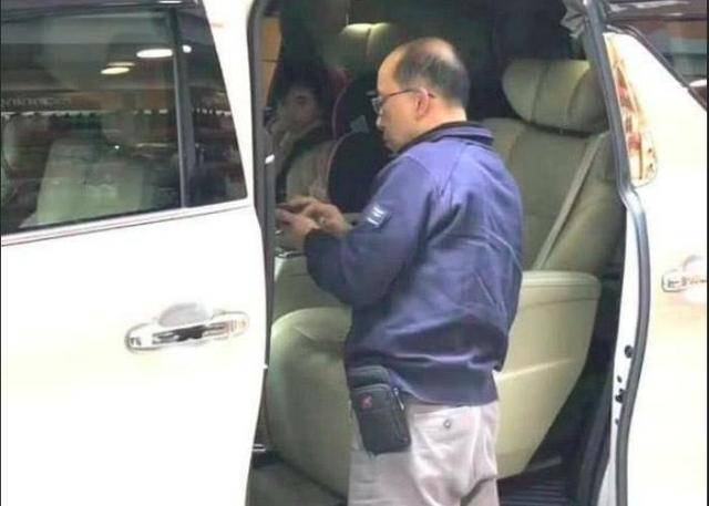 楊冪劉愷威女兒小糯米近照曝光，如今居然長成這樣，網友：楊冪果然沒整容過～
