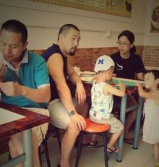  48歲吳倩蓮近照如黃臉婆，劉德華跪地求婚不應，卻嫁平民丈夫！