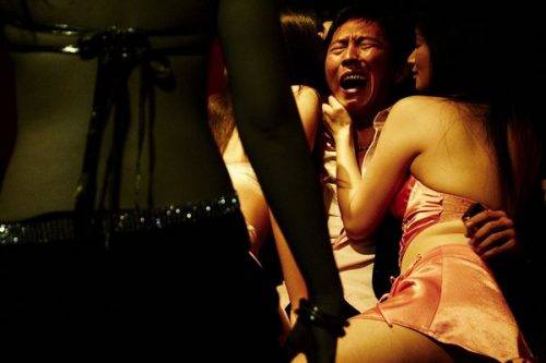 【假拍戲真吃豆腐!】鈕承澤 「10秒床戲」 硬上畫面曝光! 柯奐如爆料: 全程只戴著套套, 拍了5小時!