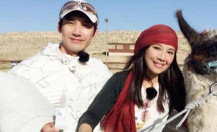 差9歲姐弟戀不被看好？婚後7年被查不孕領養殘疾孤兒，生活令人羨慕！