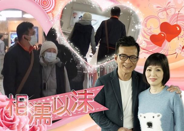 黃日華妻子大病初癒老態龍鍾，夫妻逛街十指緊扣很恩愛！