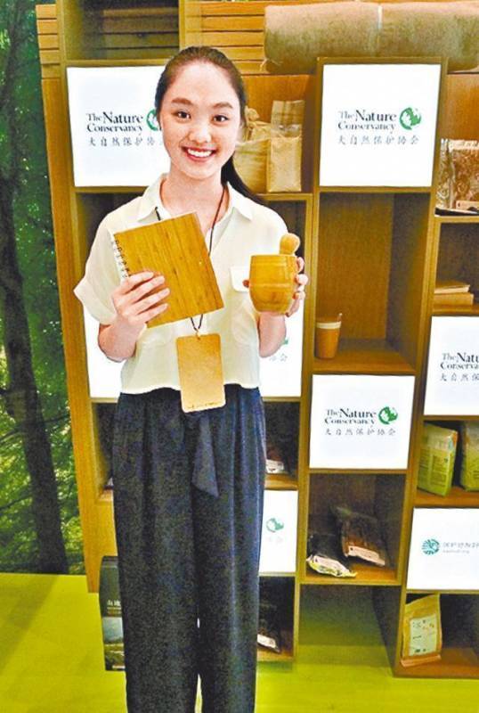 【李連杰女兒長大了】首次公開成年女兒的合照，她們繼承了利智的好身材，網友：好有氣質啊~