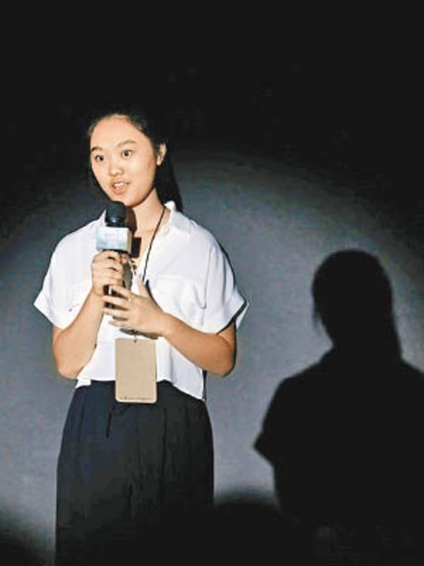 【李連杰女兒長大了】首次公開成年女兒的合照，她們繼承了利智的好身材，網友：好有氣質啊~