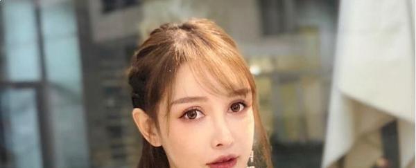 她14歲親媽帶去整容，整了300次臉都沒塌，現事業有成被人夸!