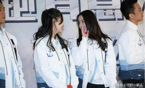 Angelababy、迪麗熱巴「女神高顏值合照」，大家只注意第4張！她一臉表情不開心！覺得事後黃曉明要瘋了！