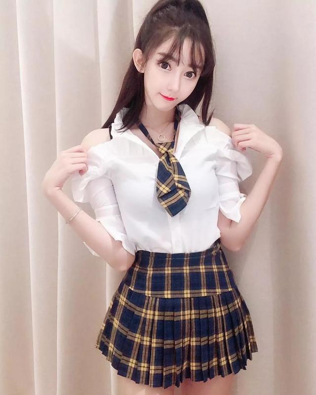 剛與富二代分手，便落魄到要復出拍"寫真"？與陳冠希還有這層關係...