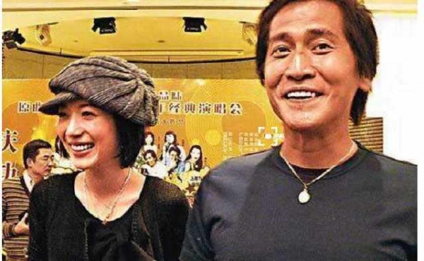 25歲嫁50歲有錢老公！移民美國後生2個孩子，如今她活成這樣！