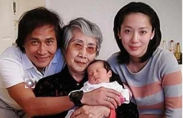 25歲嫁50歲有錢老公！移民美國後生2個孩子，如今她活成這樣！
