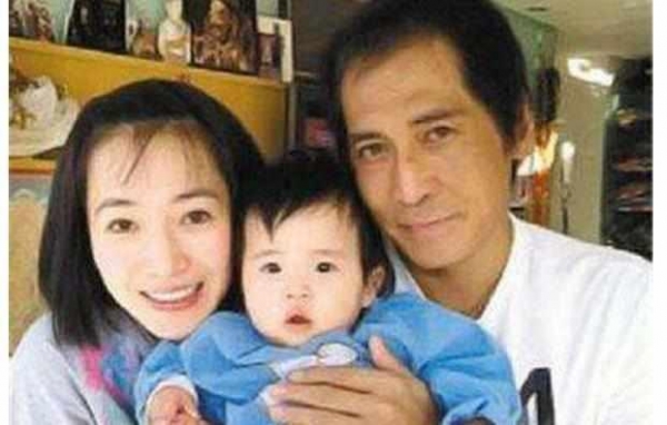 25歲嫁50歲有錢老公！移民美國後生2個孩子，如今她活成這樣！