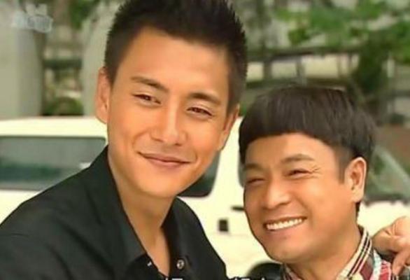 演「傻子」獲2次影帝，老婆是「紅孩兒」扮演者，今幸福讓人羨慕!