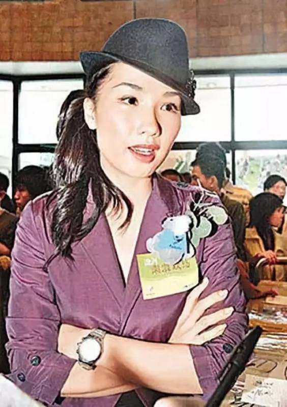 TVB前港姐，息影10年再度亮相！43歲更罕見曬fit爆身材！