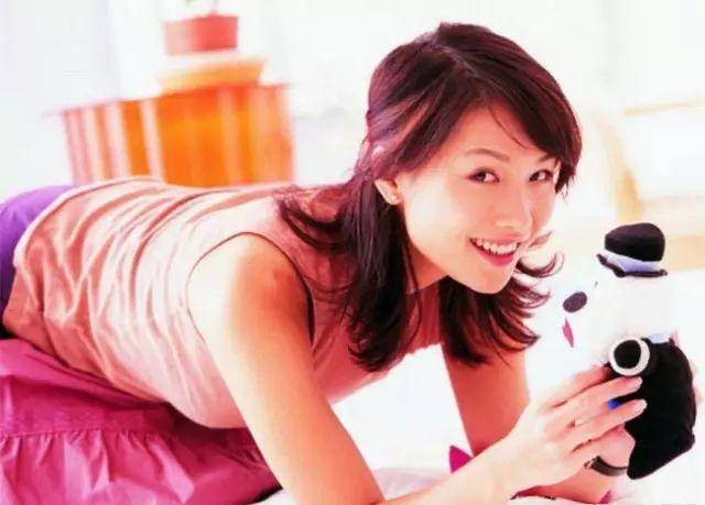TVB前港姐，息影10年再度亮相！43歲更罕見曬fit爆身材！