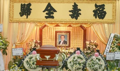 劉德華受他提攜，中風半身癱瘓，82歲被發現已僵硬！4任妻子7個子女卻還大鬧靈堂爭遺產！