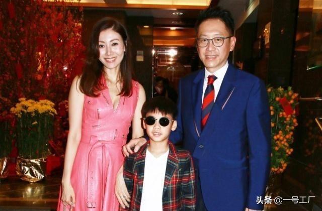 8歲小孩坐擁百億資產，爺爺花500萬給他辦百天宴，還送他50億豪宅!