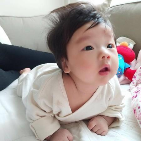 女兒「正臉照」3個月後曝光！　根本「縮小版貝童彤」五官神複製