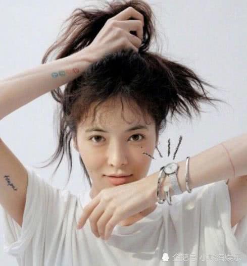 繼泫雅之後，Lisa挑戰素顏拍封面，擁有「仙子美貌」當然自信