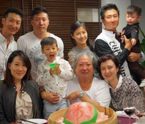 她是洪金寶唯一女兒，35歲至今未婚沒男友，近照曝光：誰敢娶？