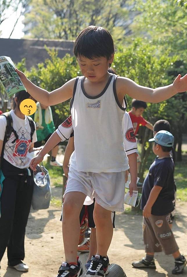 視覺衝擊！16歲美少年與姊合照曝光　網驚：根本姊妹
