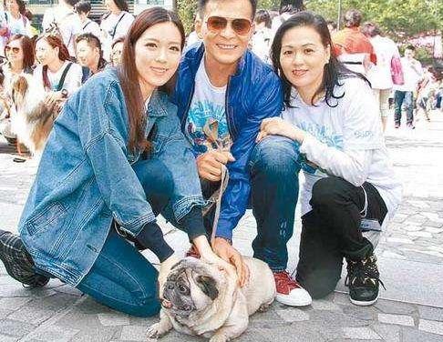 黃日華28歲女兒近照曝光，五官精緻氣質出眾，不愧是校花級別美女!