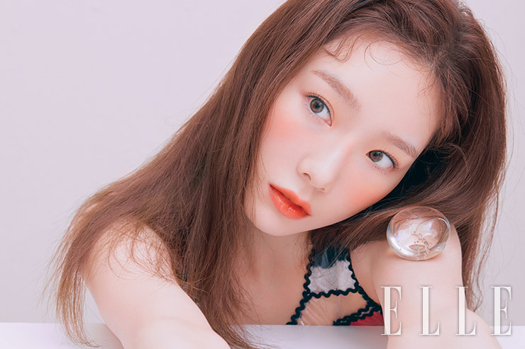 [少女時代][新聞]190321 好絕美一女的泰妍Elle Korea 四月號畫報持臉殺人
