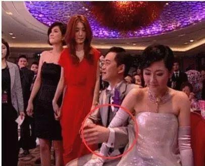 Selina前夫稱見到她的傷處就想吐，用十年看清一個渣男到底虧不虧 ?！