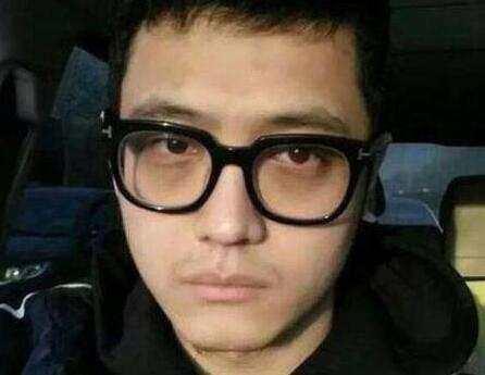 夫妻兩人曾被爆料是同性戀！娛樂圈的這5對夫妻，早就各玩各的了...！