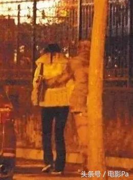 夫妻兩人曾被爆料是同性戀！娛樂圈的這5對夫妻，早就各玩各的了...！