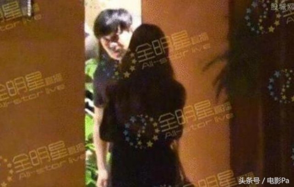 夫妻兩人曾被爆料是同性戀！娛樂圈的這5對夫妻，早就各玩各的了...！