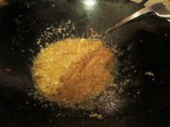 自製SAMBAL辣醬,拿來炒海鮮，肉食和蔬菜都非常美味！