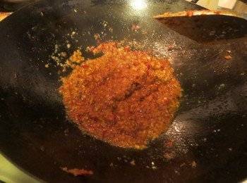 自製SAMBAL辣醬,拿來炒海鮮，肉食和蔬菜都非常美味！