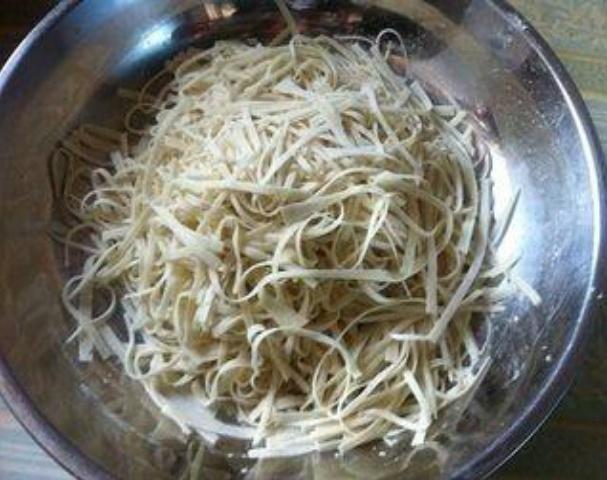 由肯德基發明，在夜市攤上火熱，老闆：每晚800份，都是少的！