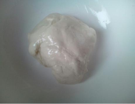 炸油條時，別只知道放酵母和鹽，多加這2樣，油條更蓬鬆香軟酥脆