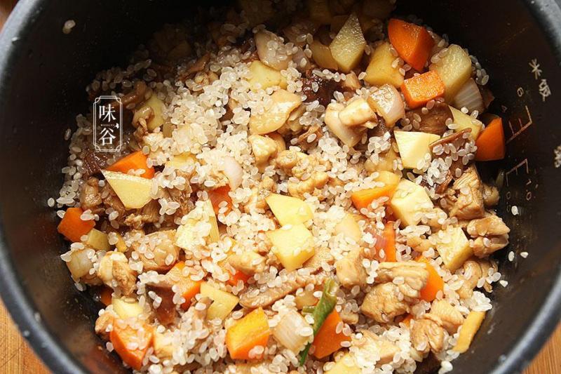 米飯最好吃做法，飯菜一鍋出，好吃又簡單，非常適合懶人！