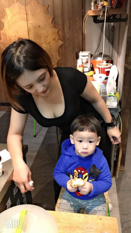 當年爆紅蔥油餅攤闆娘近況曝光「台中林熙蕾」渾圓彈出+超勵志故事…糾團用新台幣砸店 