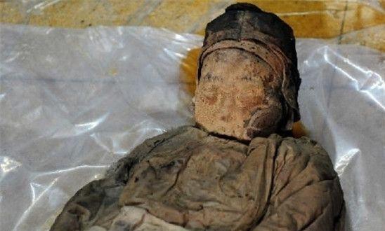  中國驚現明代女屍， 褪去她衣服後…所有人都被她的「私密部位」嚇壞了！