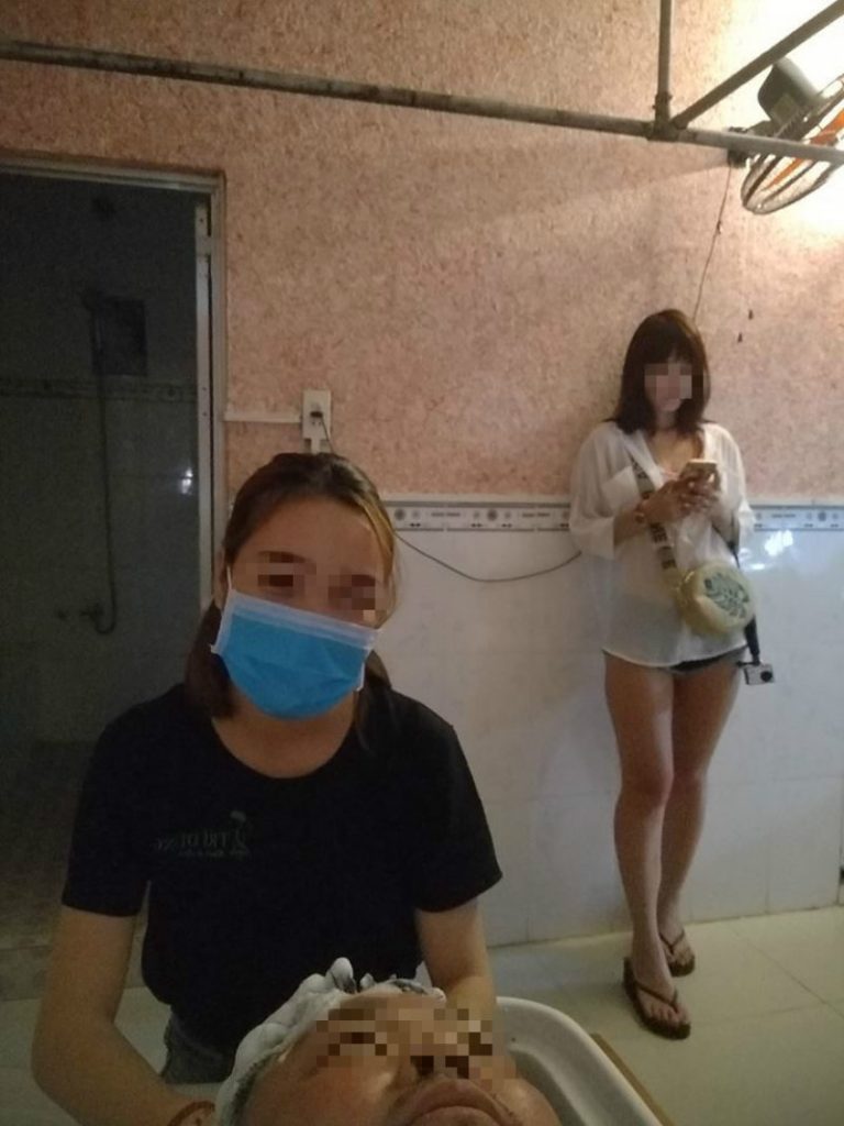 朋友私推「越南式特別洗頭」他興奮躺…老婆竟上樓監視 網全歪樓：嫂子好正！