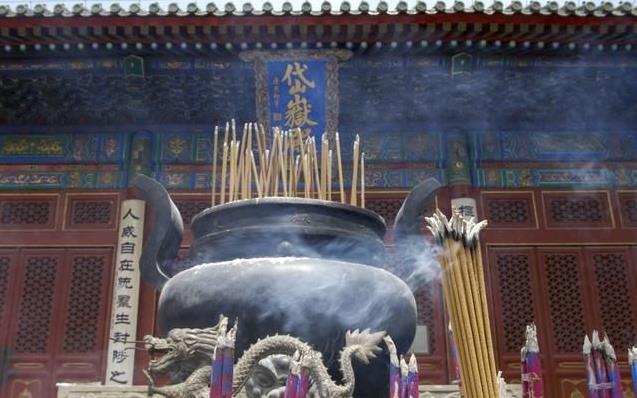 為什麼住在寺廟身後的房子裡，會越來越富？原來這樣的人才可以住 