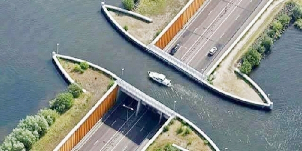 到底是陸上水橋，還是海裡造橋？道路就好像「突然斷了」一樣！