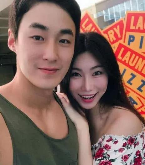 19歲帥小伙愛上43歲阿姨，看到阿姨的身材後，網友：一切秒懂