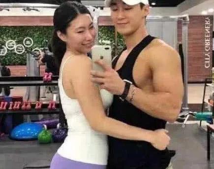 19歲帥小伙愛上43歲阿姨，看到阿姨的身材後，網友：一切秒懂