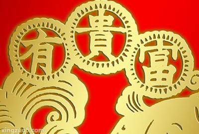 快低頭確認，手指併攏有幾個洞，看出你一生財運！