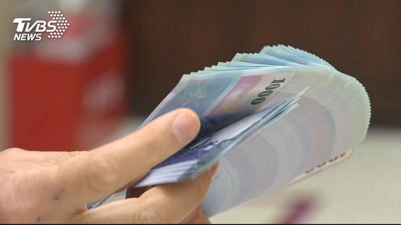 同公司待27年！她竟「被跳槽」3次 勞保退休金全沒了