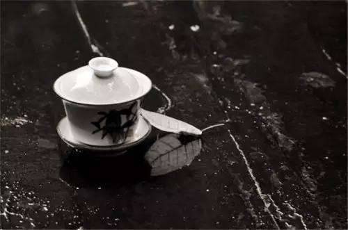 別太在意人走茶涼，物是人非