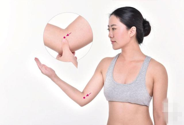 按摩少海，可緩解手顫、高血壓、心功能不全症狀