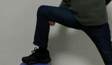 經常突然小腿抽筋，主因在於腎臟，2個動作，教你1分鐘緩解腿抽筋