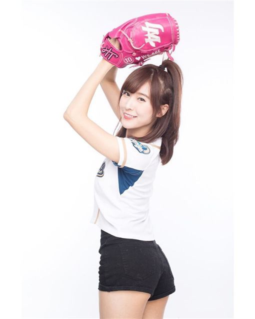 新生代啦啦隊女神！私服擠雪色小溝溝